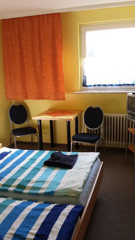 Kenner Treff Hotel Szoba fotó